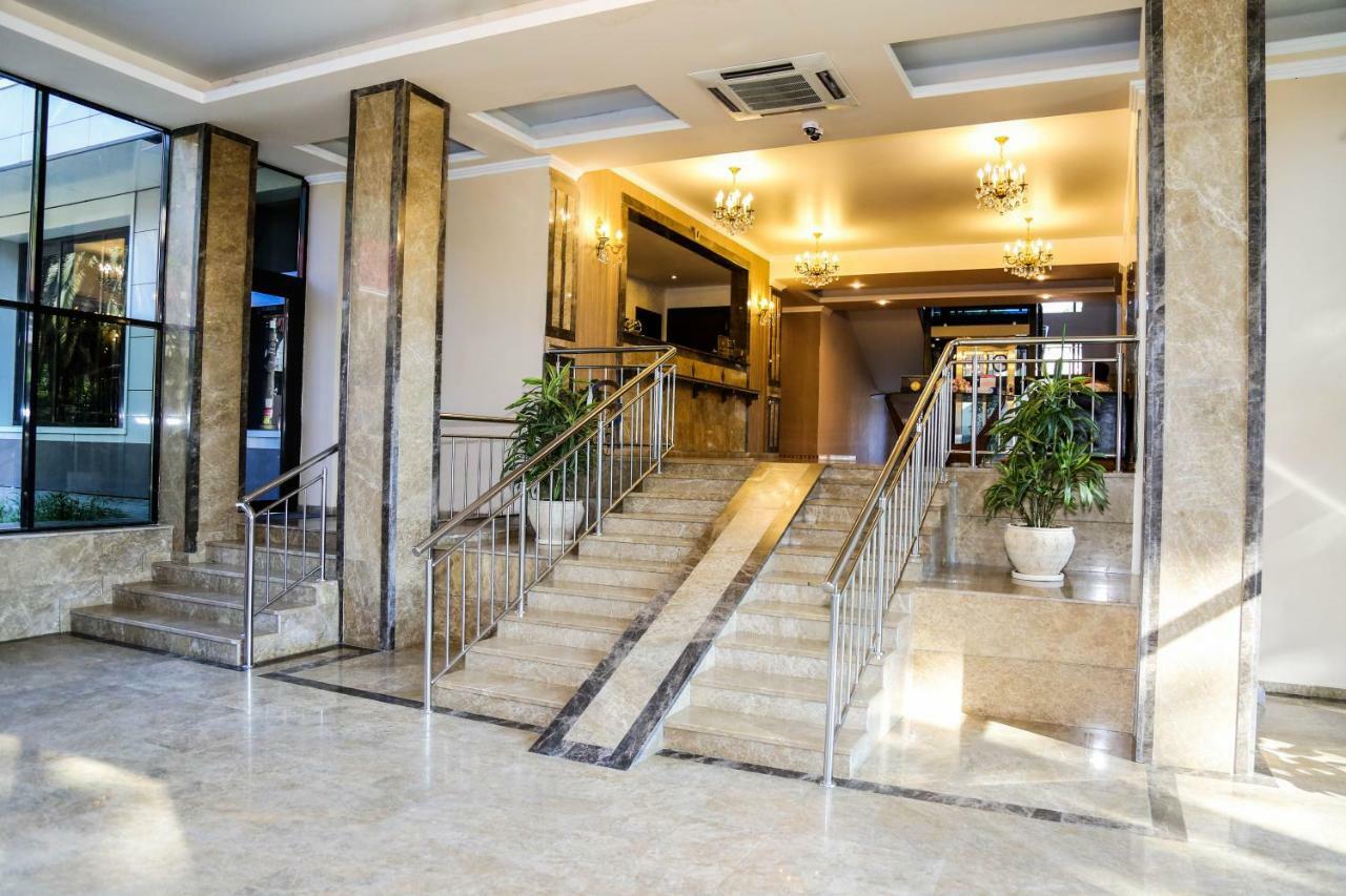 Grand Hotel Gagra Bagian luar foto