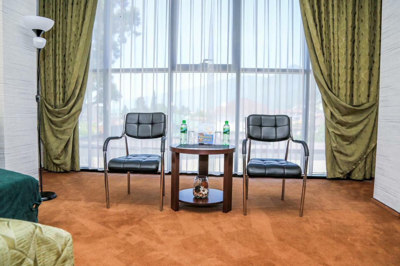 Grand Hotel Gagra Bagian luar foto